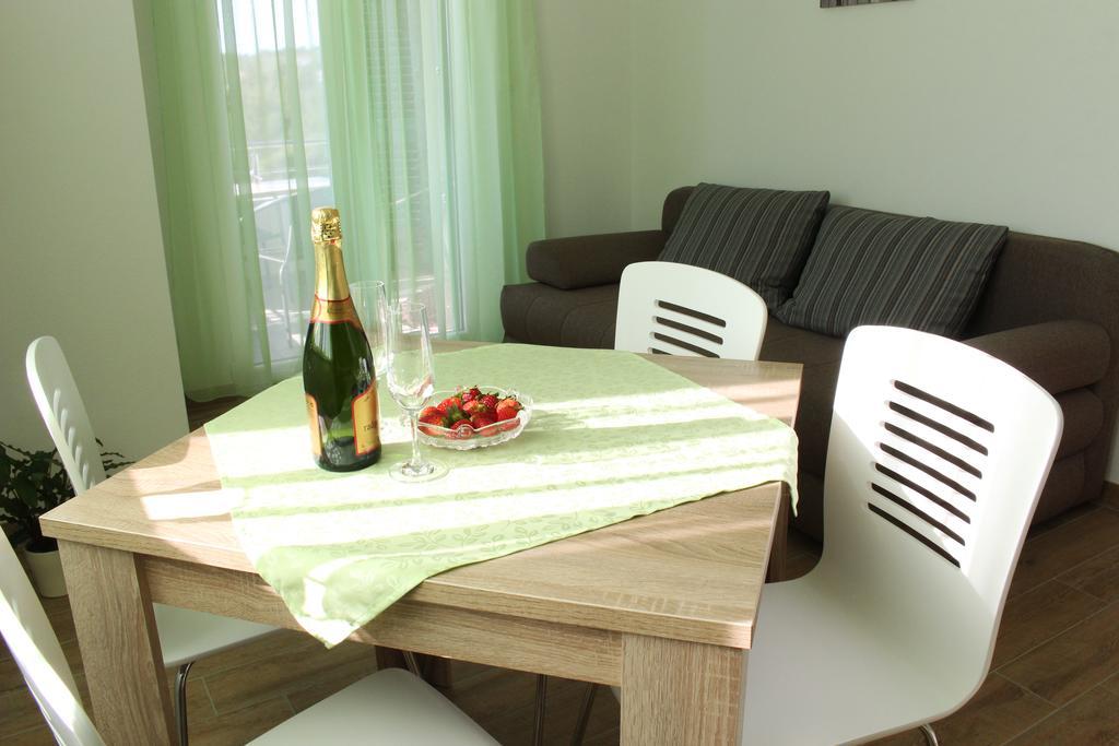 Smart Apartments Бродарика Екстериор снимка